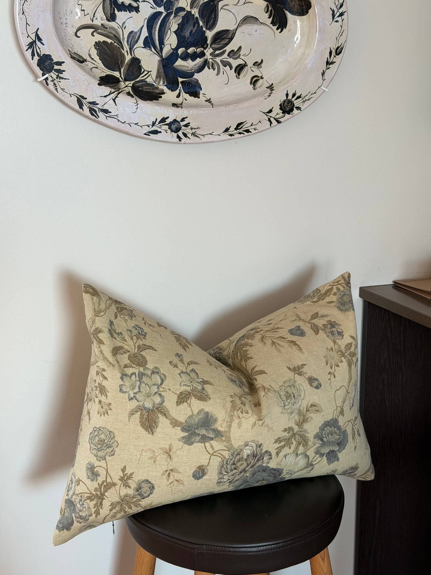 Beige floral cushion cover 40x60